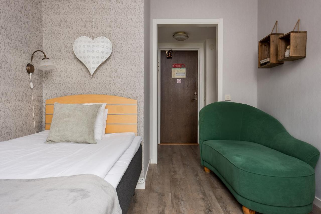 Hotel Vaennaes Vannas Buitenkant foto