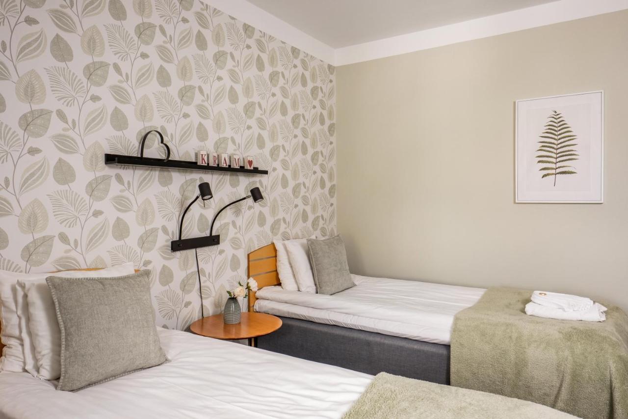 Hotel Vaennaes Vannas Buitenkant foto
