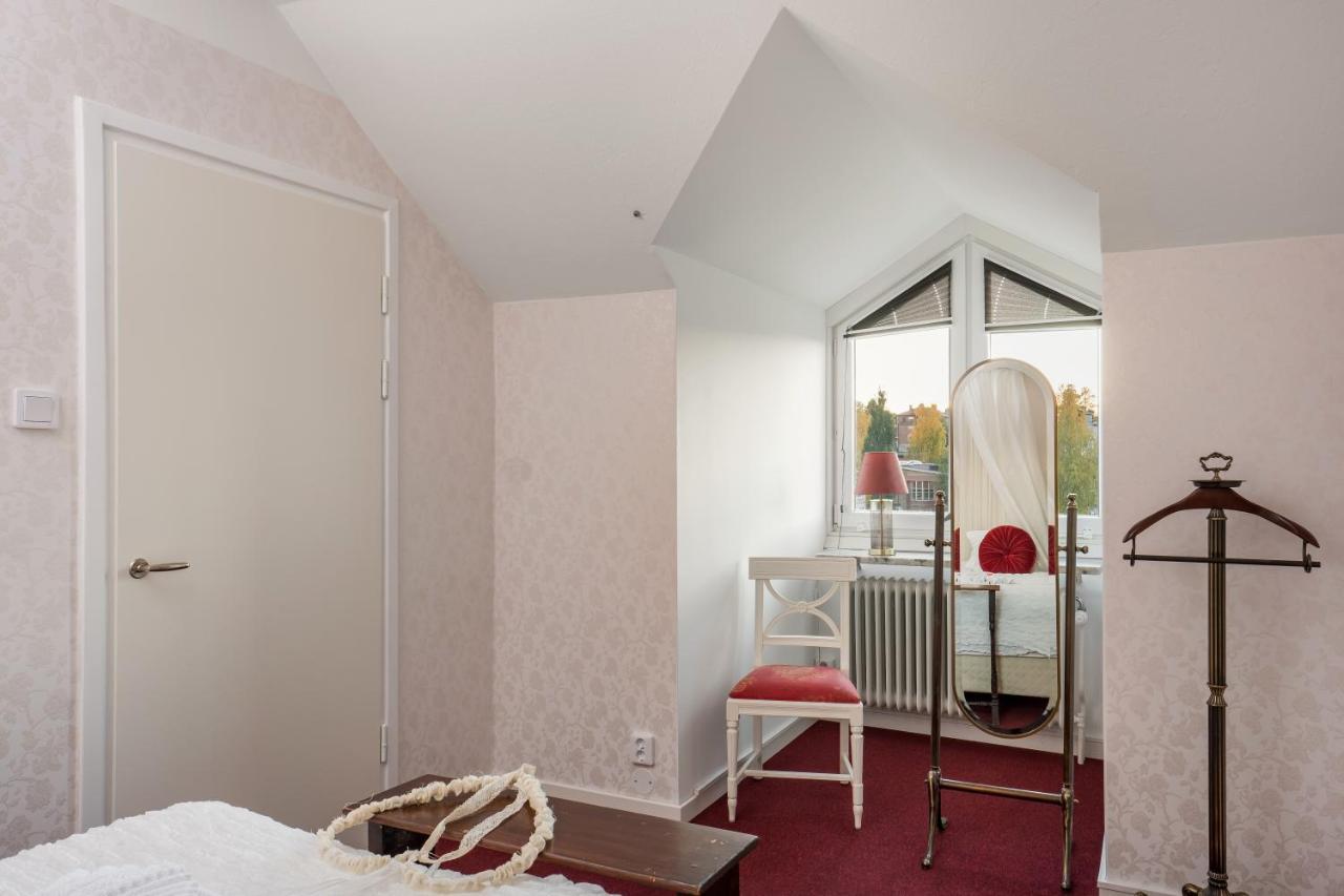 Hotel Vaennaes Vannas Buitenkant foto