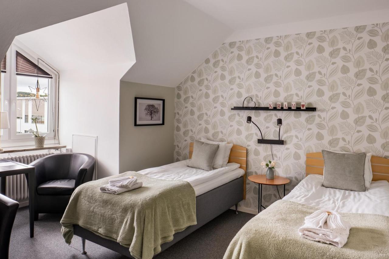 Hotel Vaennaes Vannas Buitenkant foto